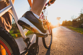Andar-de-bicicleta-fortalece-o-joelho